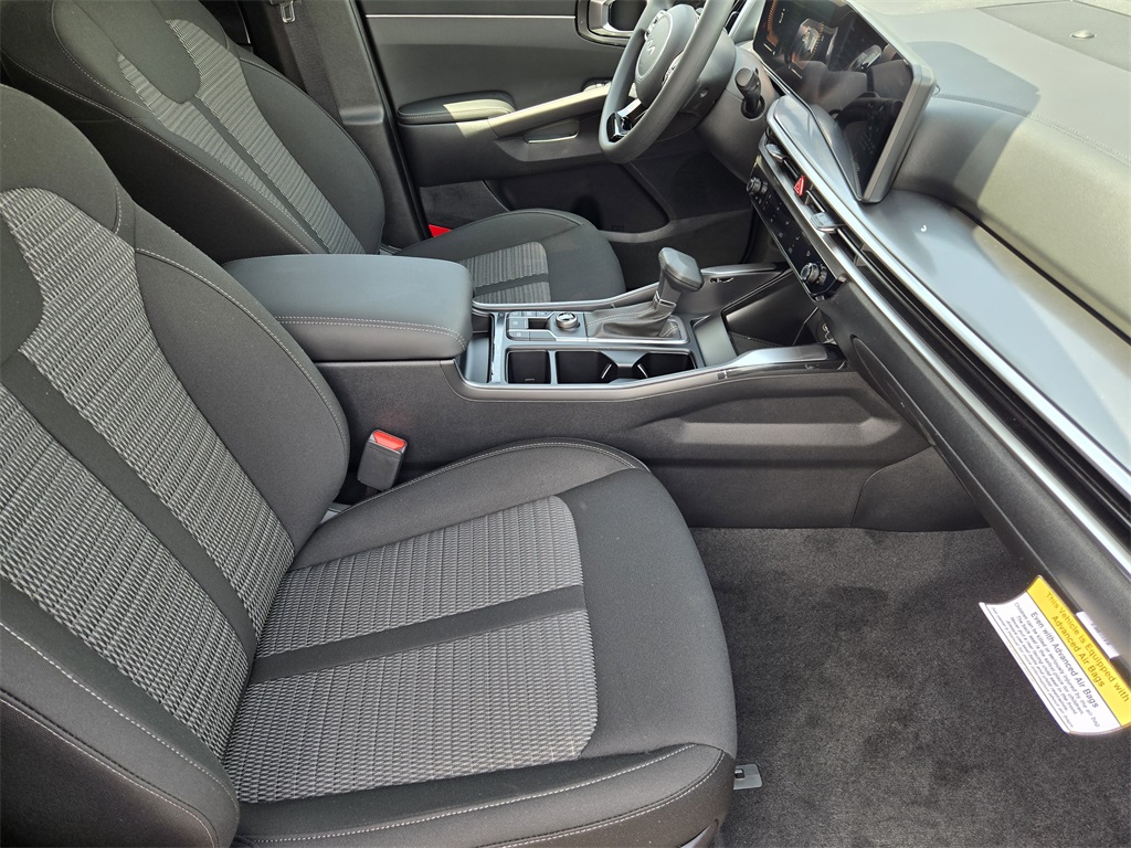 2025 Kia Sorento LX - 8