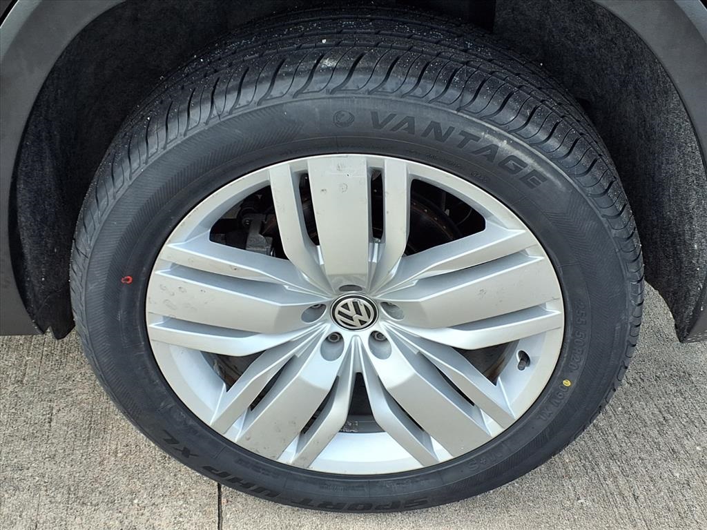 2019 Volkswagen Atlas SEL Black at River Oaks CDJR