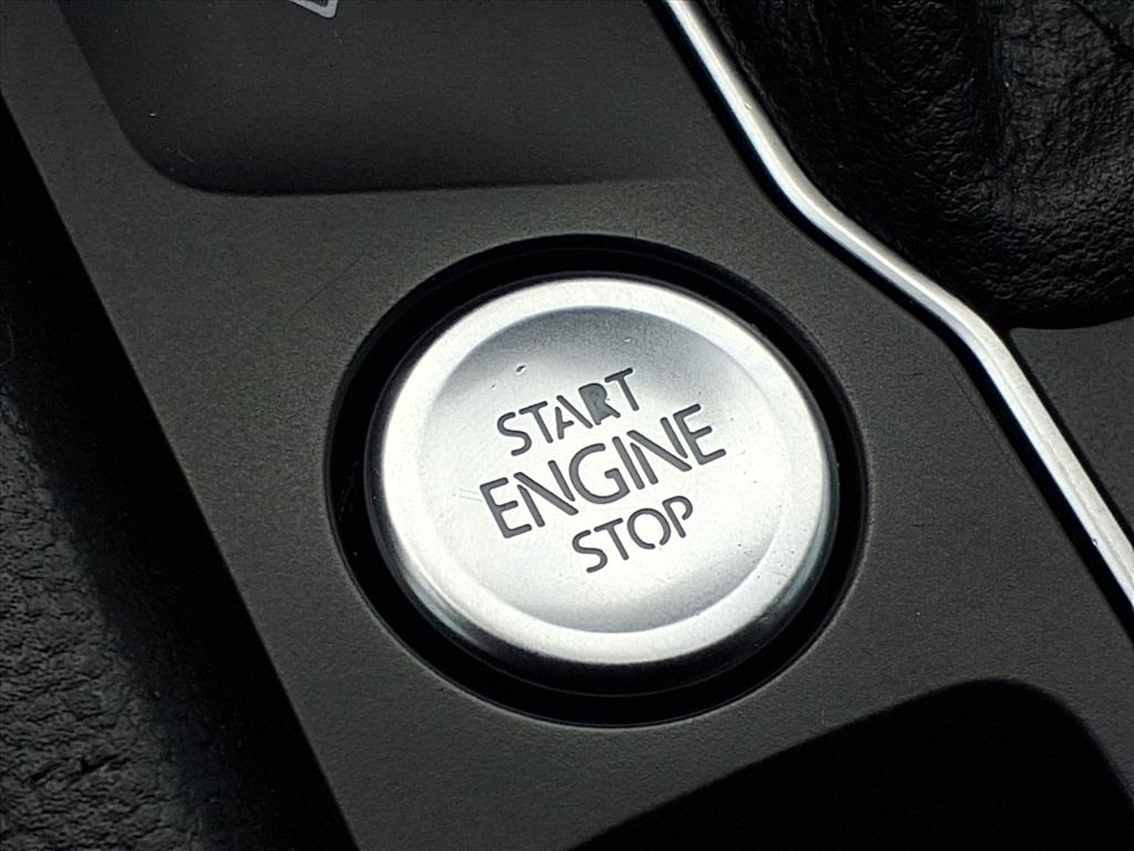 2019 Volkswagen Atlas SEL Black at River Oaks CDJR