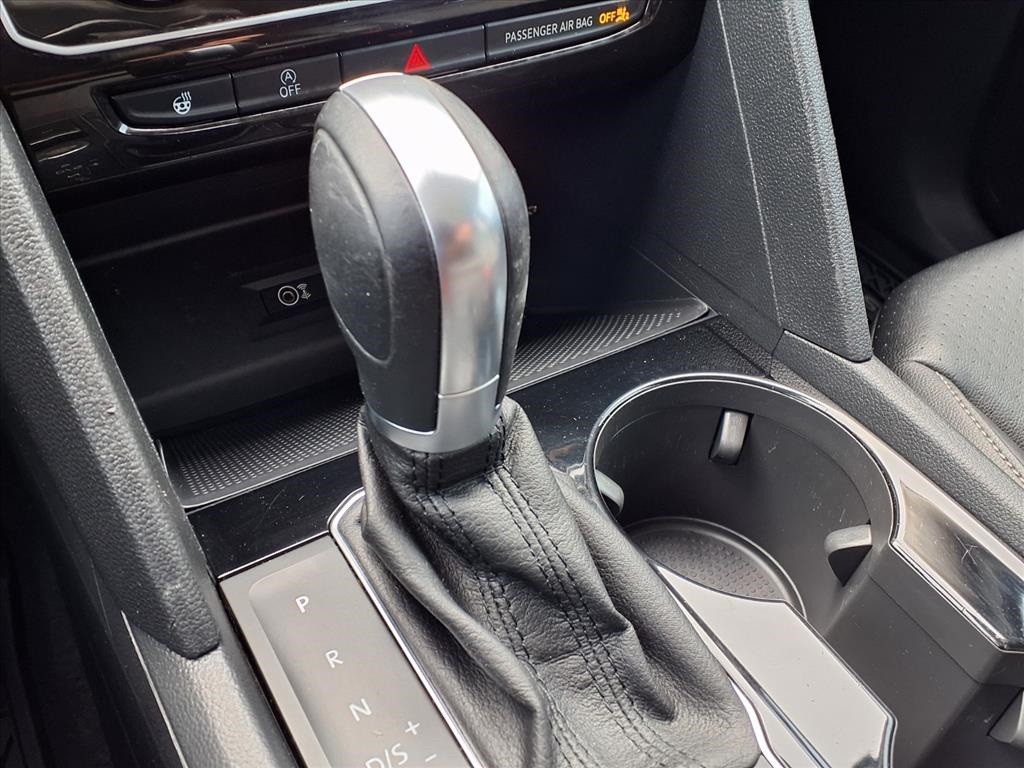 2019 Volkswagen Atlas SEL Black at River Oaks CDJR