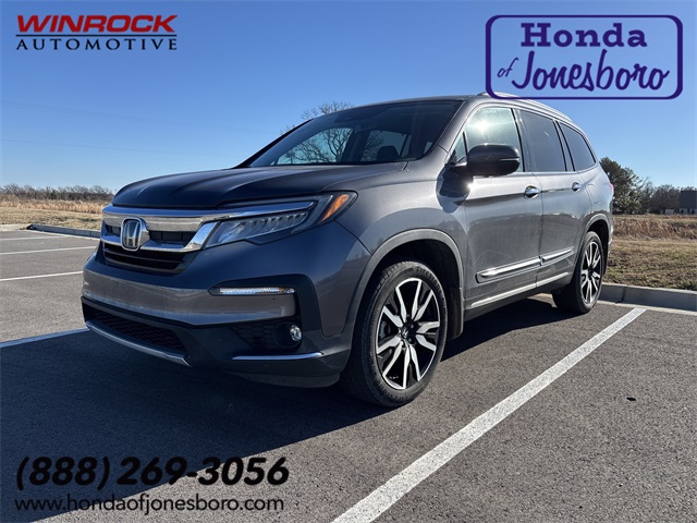 2022 Honda Pilot Touring AWD with Rear Captain's Chairs