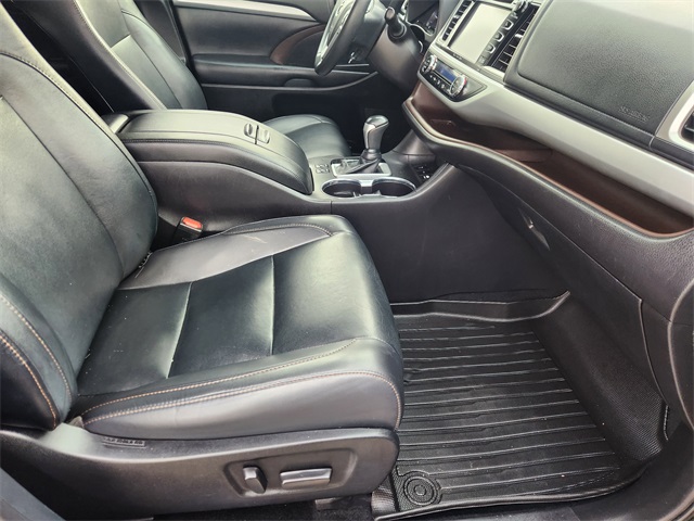 2019 Toyota Highlander XLE Black at Mac Haik CDJR North Houston