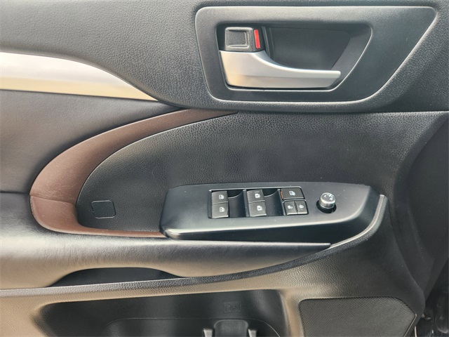 2019 Toyota Highlander XLE Black at Mac Haik CDJR North Houston