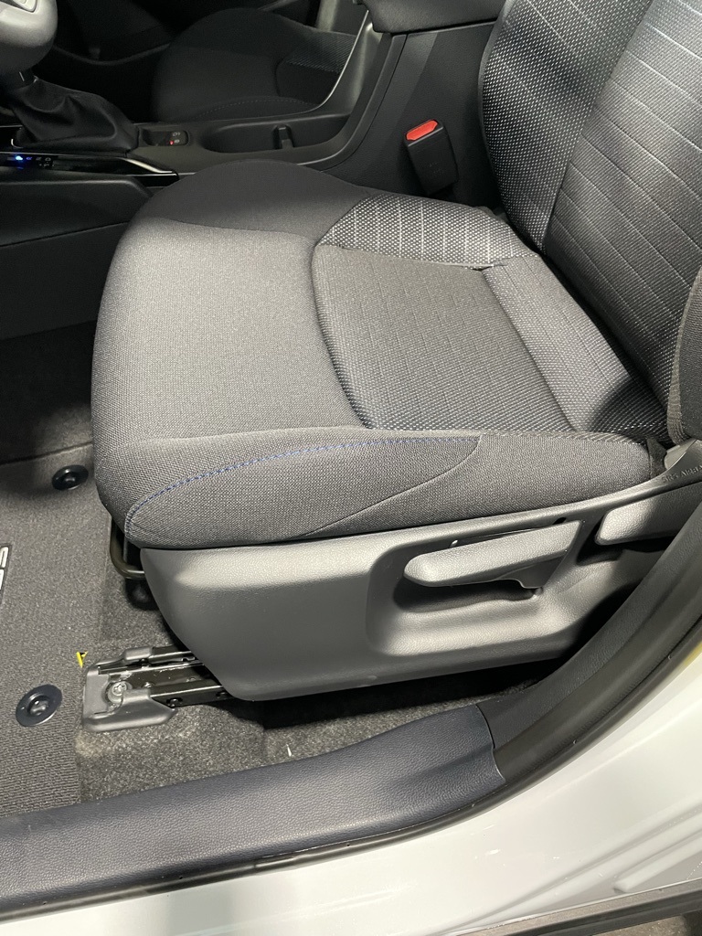 Thumbnail: 2025 Toyota Corolla Cross - 32