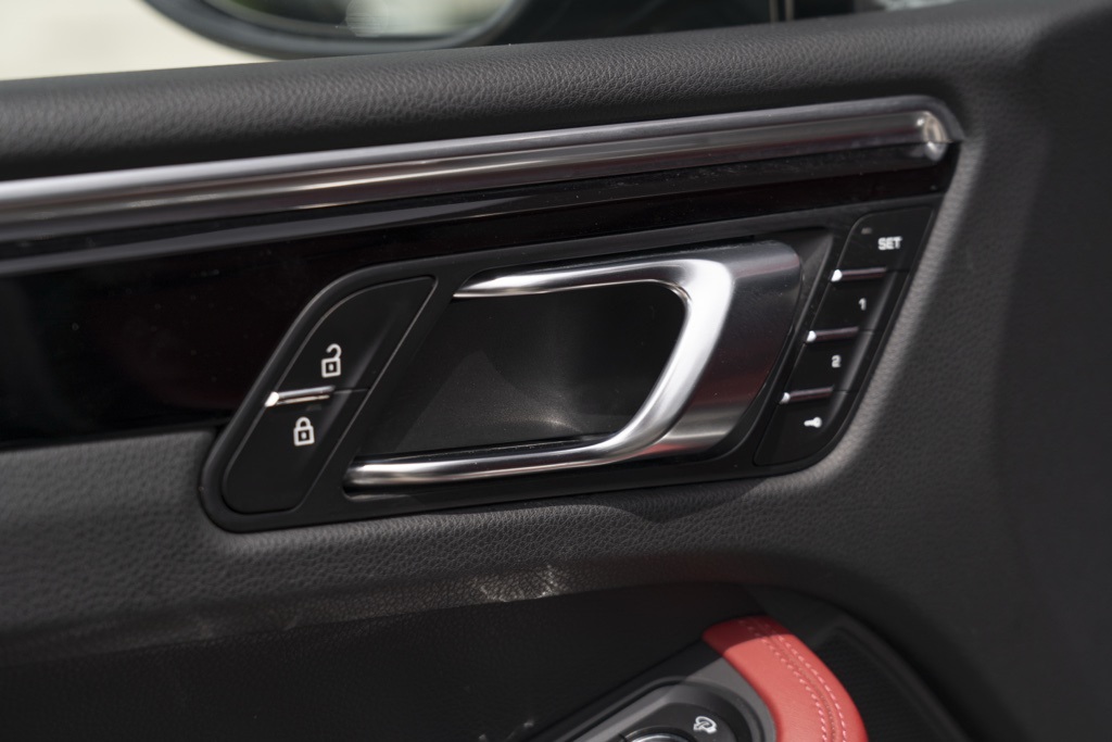 2022 Porsche Macan S - Photo 17