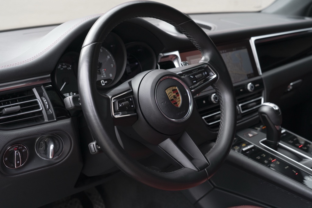 2022 Porsche Macan S - Photo 21