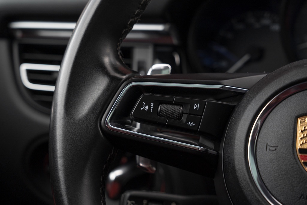 2022 Porsche Macan S - Photo 22