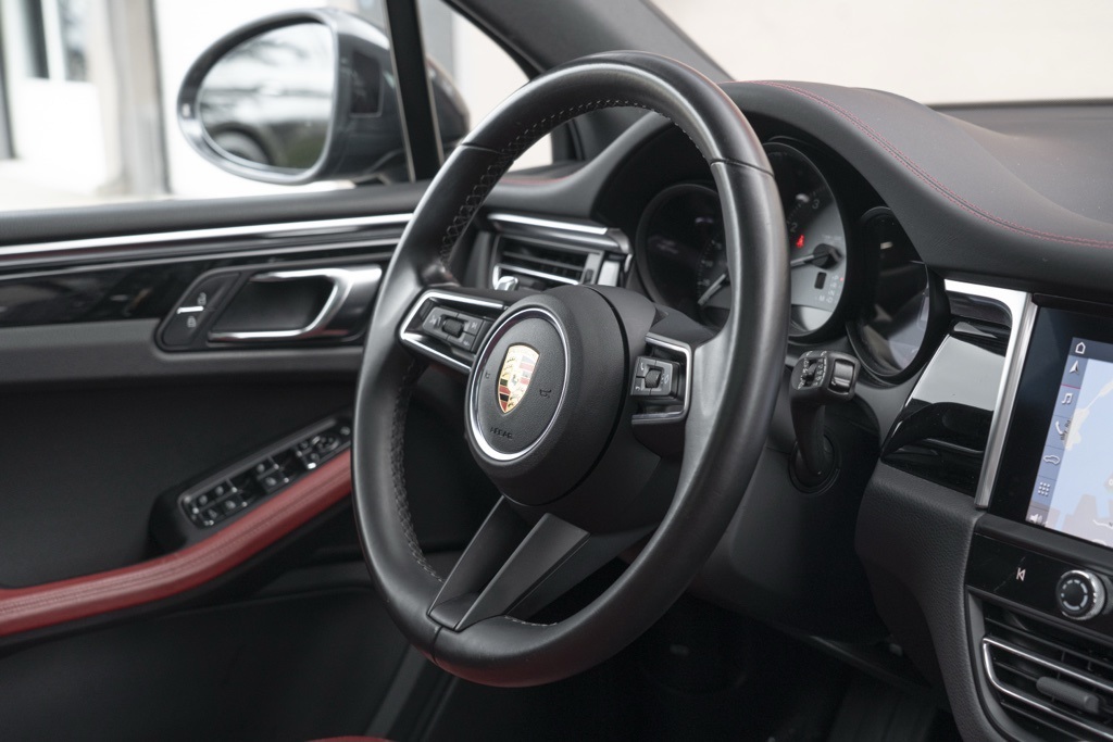 2022 Porsche Macan S - Photo 40