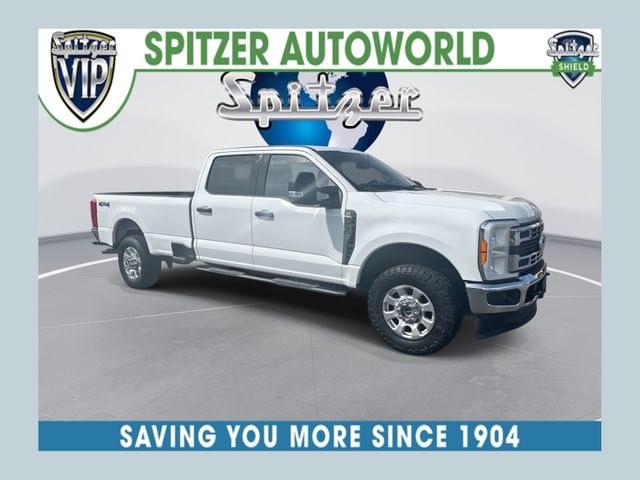 Oxford White 2023 Ford F-250 Super Duty XLT Crew Cab 4WD Pickup Truck Four-Wheel Drive Automatic