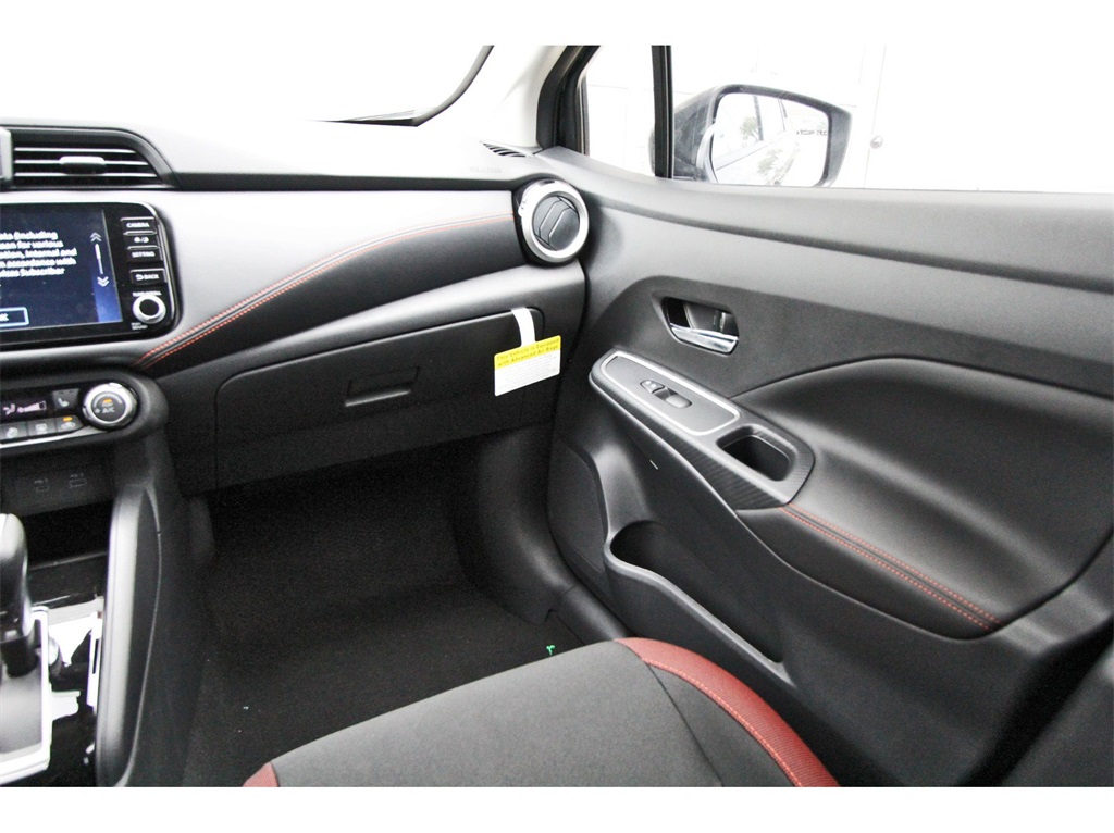 2025 Nissan Versa 1.6 SR - 9