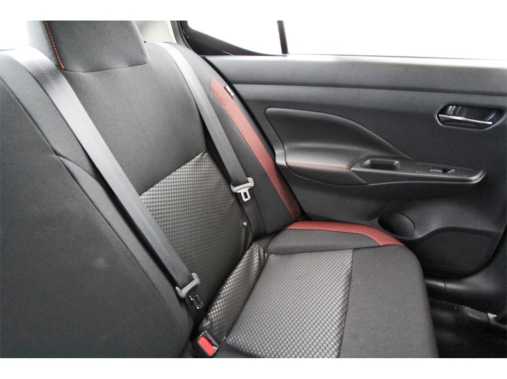 2025 Nissan Versa 1.6 SR - 11