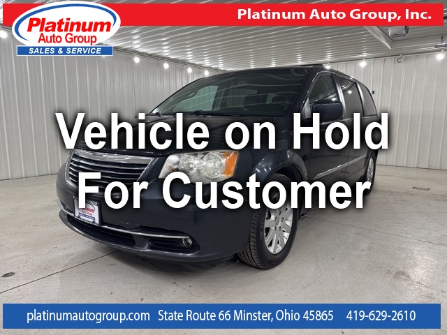 2013 Chrysler Town & Country Touring FWD