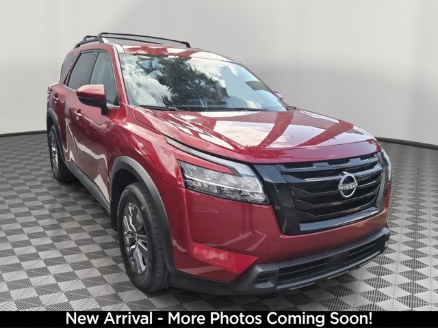 2022 Nissan Pathfinder SV's photo