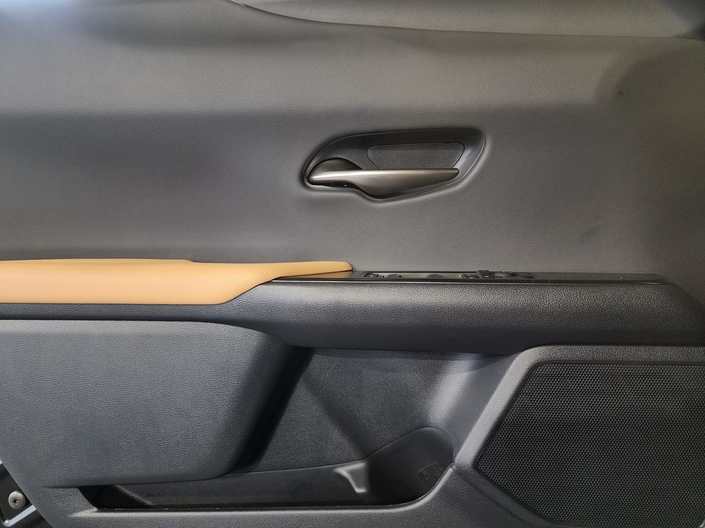 Thumbnail: 2025 Lexus UX - 12