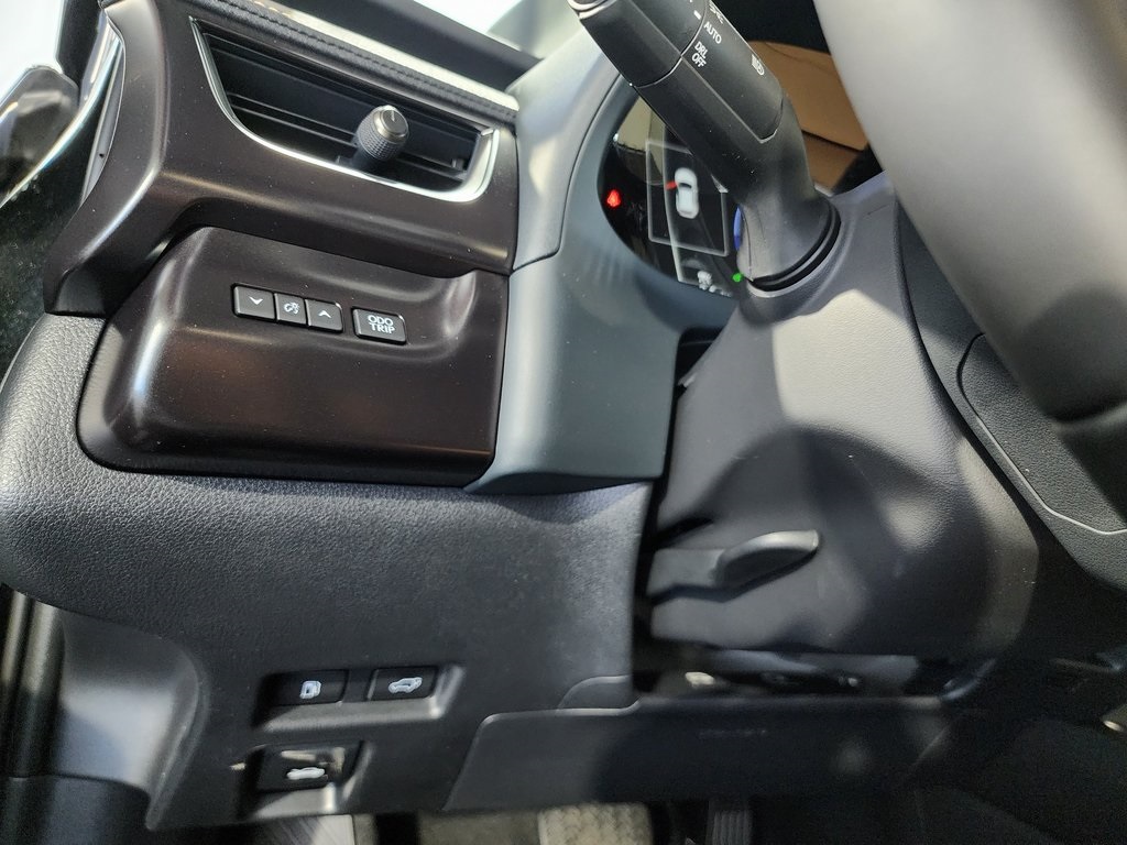 Thumbnail: 2025 Lexus UX - 14