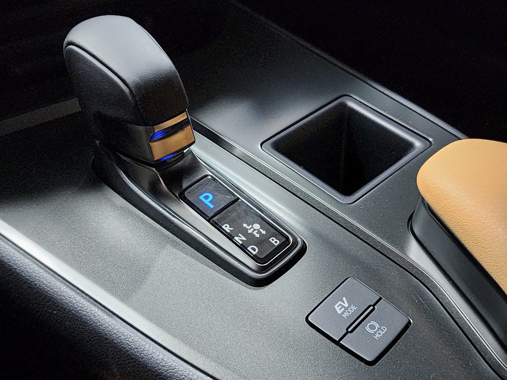 Thumbnail: 2025 Lexus UX - 24