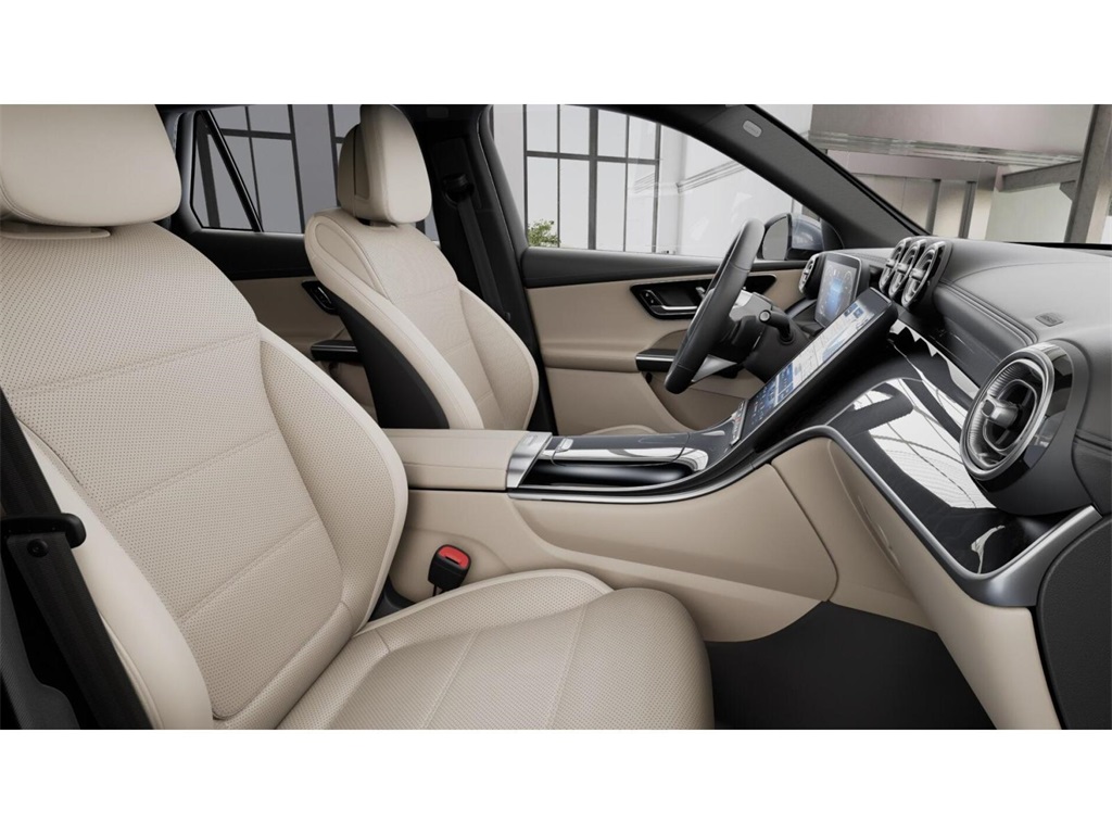 2025 Mercedes Benz GLC 300 photo 4