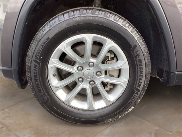 Used Car 2021 Jeep Grand Cherokee  Laredo E For Sale Under $25,000 In San Antonio, Texas