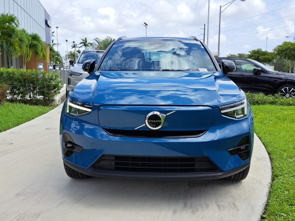 Used 2023 Volvo XC40 Plus with VIN YV4ED3UL9P2039066 for sale in Miami, FL