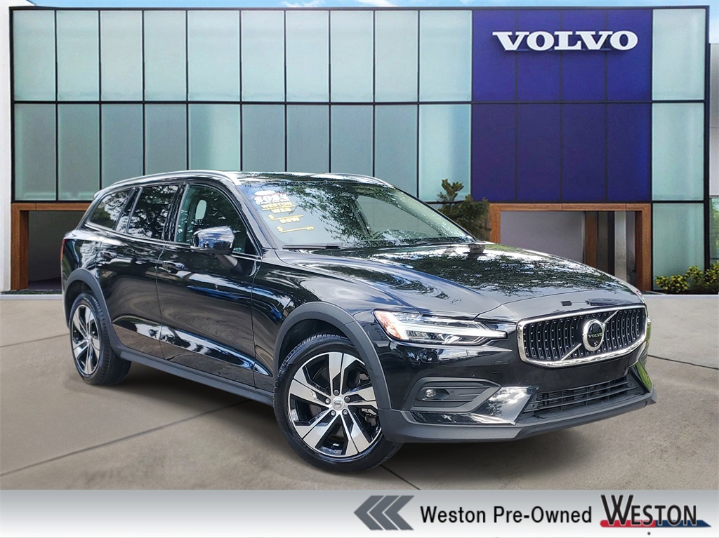Onyx Black Metallic 2024 Volvo V60 Cross Country B5 Plus AWD Wagon All-Wheel Drive Automatic