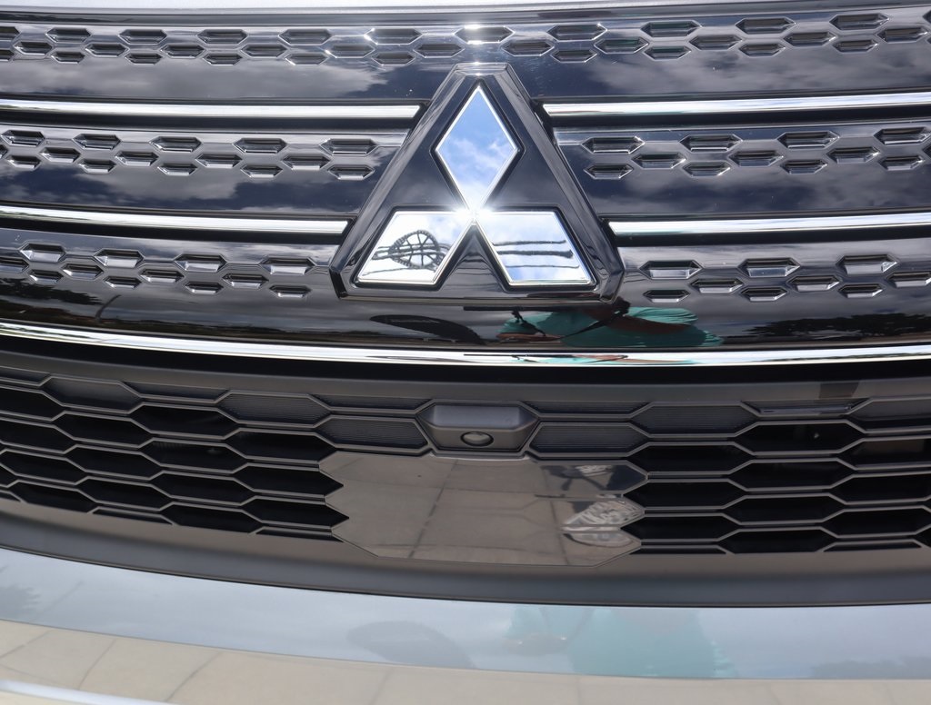 Thumbnail: 2024 Mitsubishi Outlander - 14