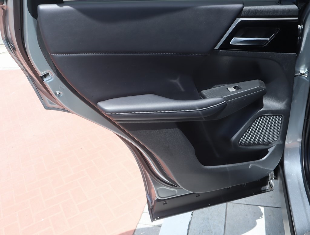 Thumbnail: 2024 Mitsubishi Outlander - 20