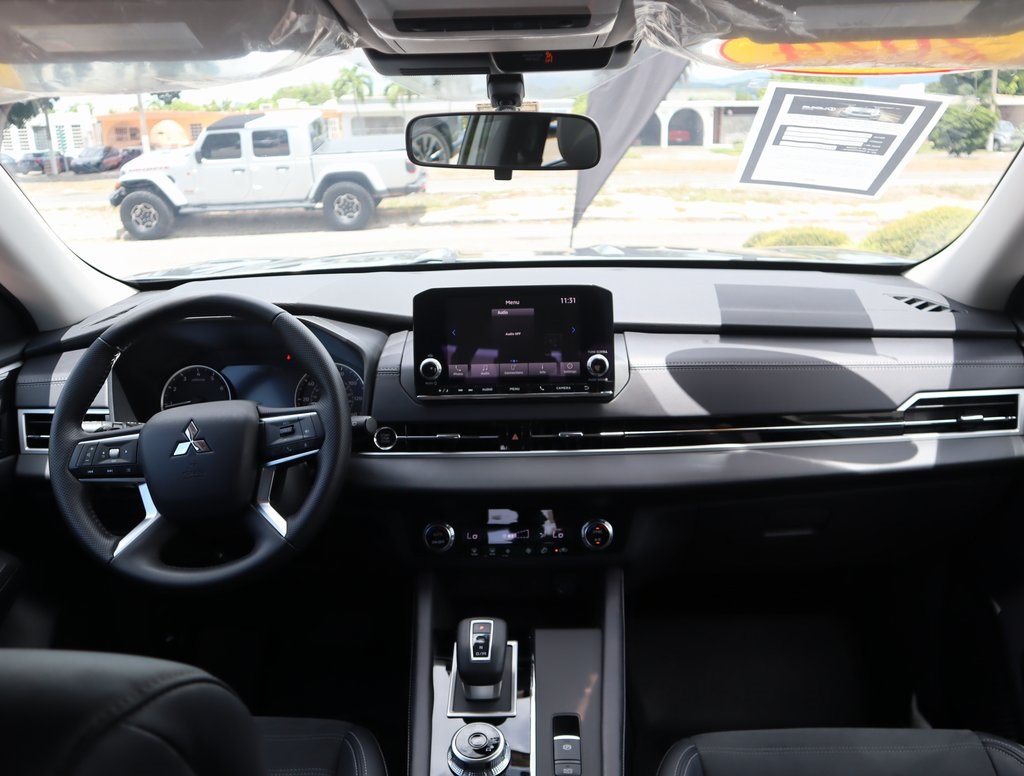 Thumbnail: 2024 Mitsubishi Outlander - 29