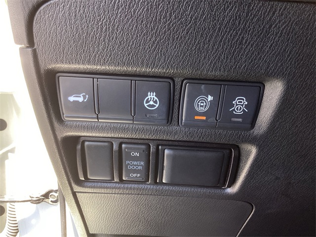 Used Car 2020 Nissan Armada  Platinum For Sale Under $30,000 In San Antonio, Texas