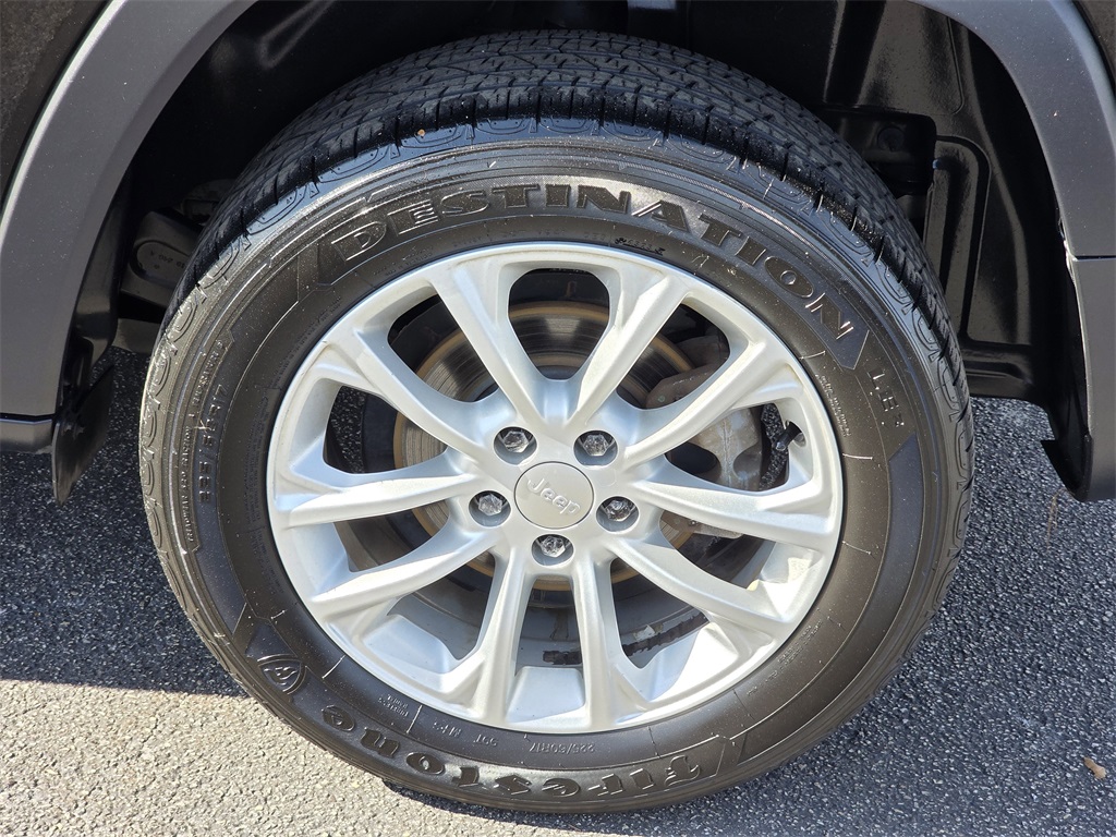 2020 Jeep Cherokee Latitude Black at AutoSavvy Houston Southwest