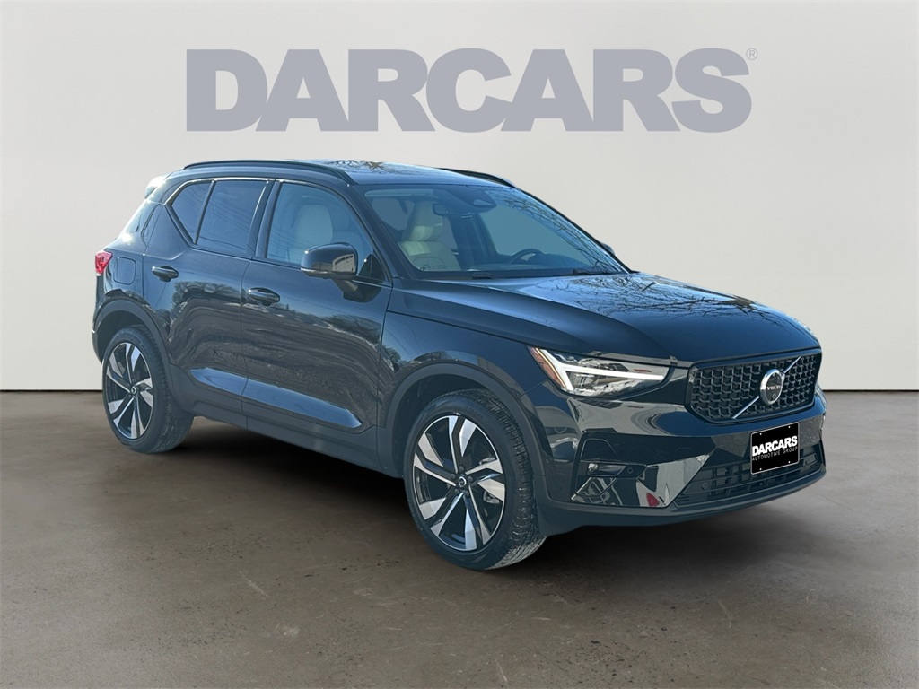 2025 Volvo XC40 B5 Ultra Dark Theme AWD