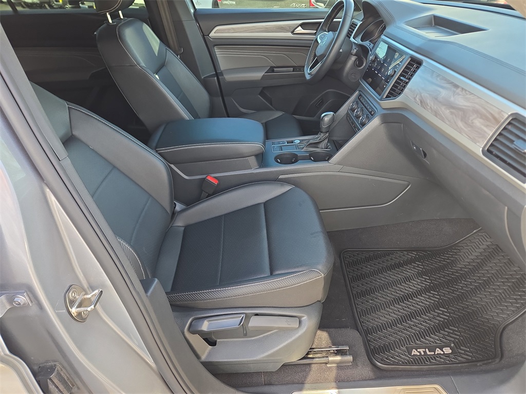 2021 Volkswagen Atlas Cross Sport 3.6L V6 SE w/Technology Silver at DeMontrond Auto Country