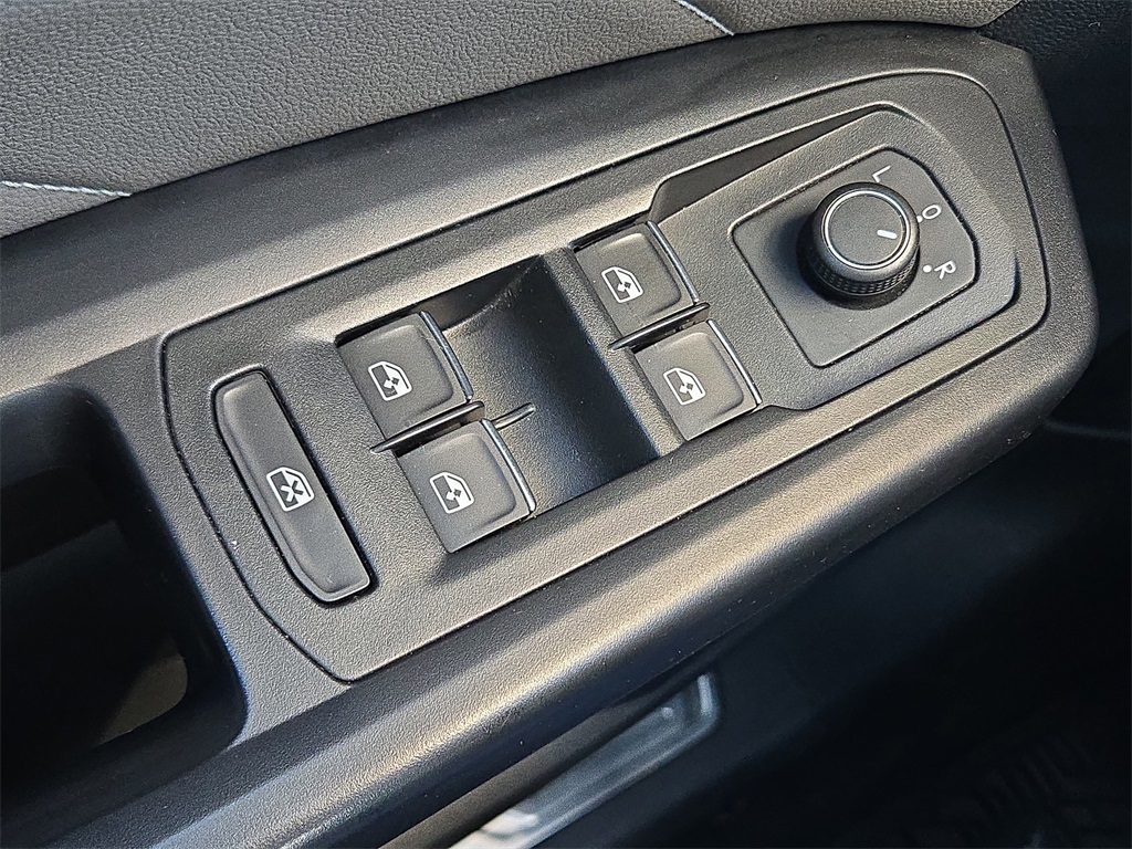 2021 Volkswagen Atlas Cross Sport 3.6L V6 SE w/Technology Silver at DeMontrond Auto Country