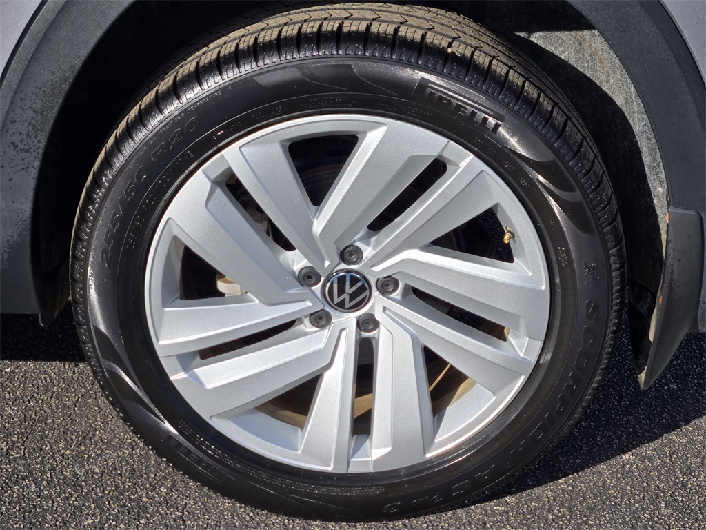 2021 Volkswagen Atlas Cross Sport 3.6L V6 SE w/Technology Silver at DeMontrond Auto Country