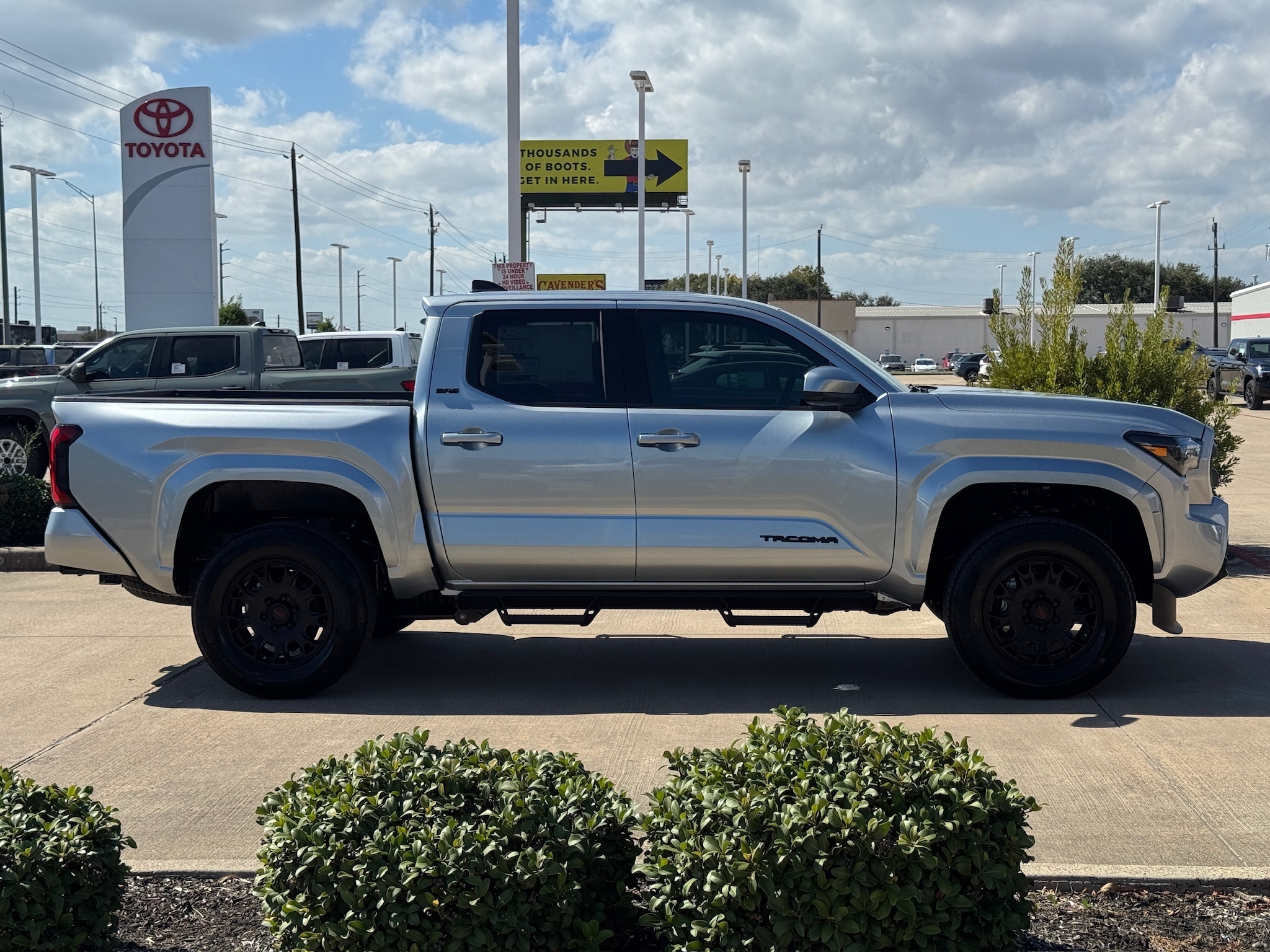 2025 Toyota Tacoma SR5 - 8