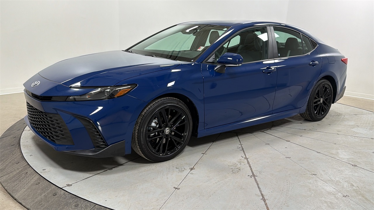 2025 Toyota Camry SE FWD