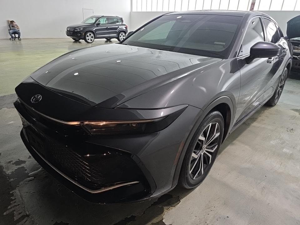 2023 Toyota Crown XLE's photo