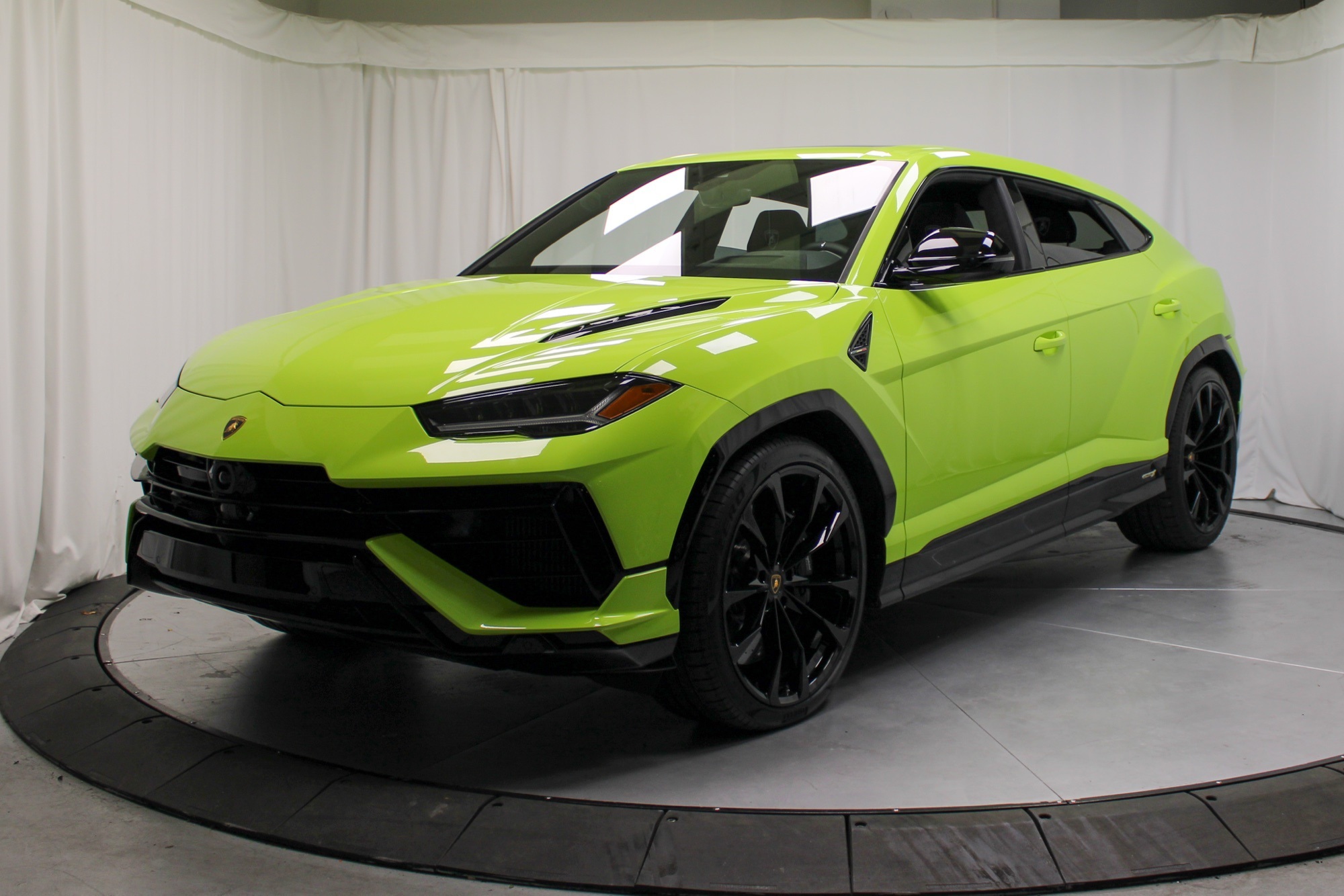 /2024 Lamborghini Urus