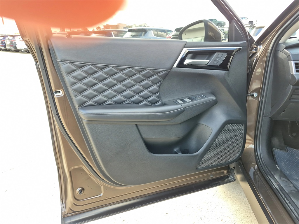 2024 Mitsubishi Outlander SEL Brown at Mac Haik CDJR North Houston