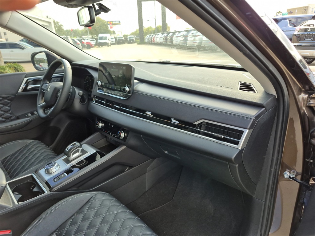 2024 Mitsubishi Outlander SEL Brown at Mac Haik CDJR North Houston