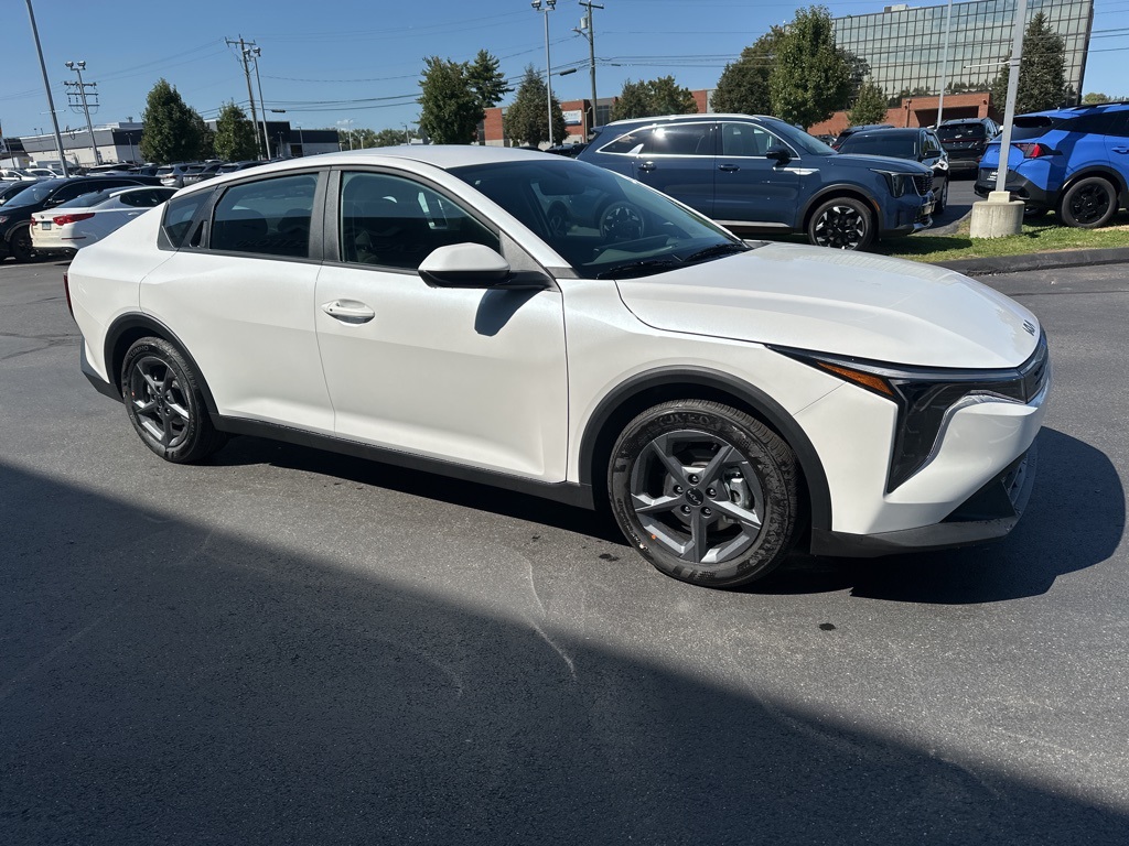 2025 Kia K4 LXS photo 3