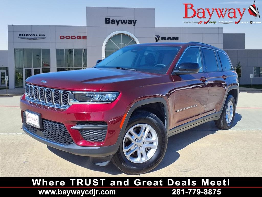 2024 Jeep Grand Cherokee Laredo Red at Mac Haik CDJR North Houston