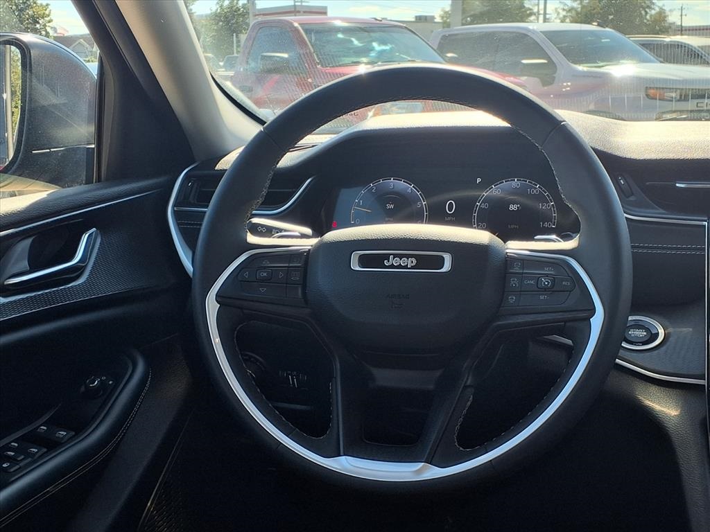 2024 Jeep Grand Cherokee Laredo Red at Mac Haik CDJR North Houston