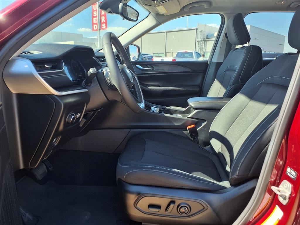 2024 Jeep Grand Cherokee Laredo Red at Mac Haik CDJR North Houston