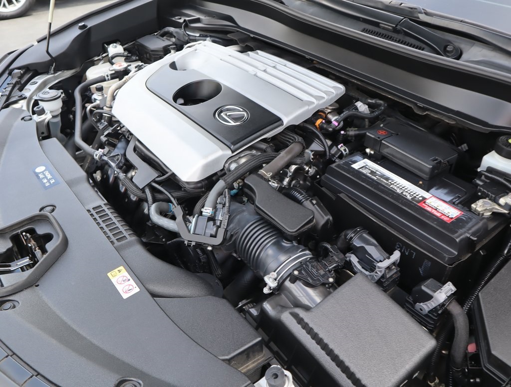 Thumbnail: 2020 Lexus UX - 15