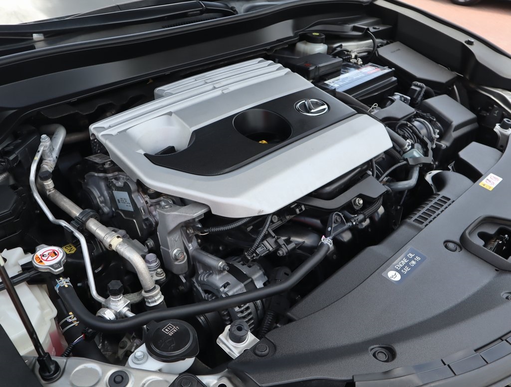 Thumbnail: 2020 Lexus UX - 16