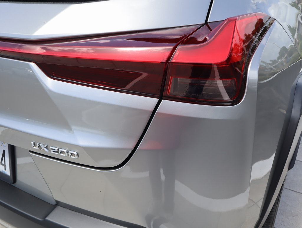 Thumbnail: 2020 Lexus UX - 17