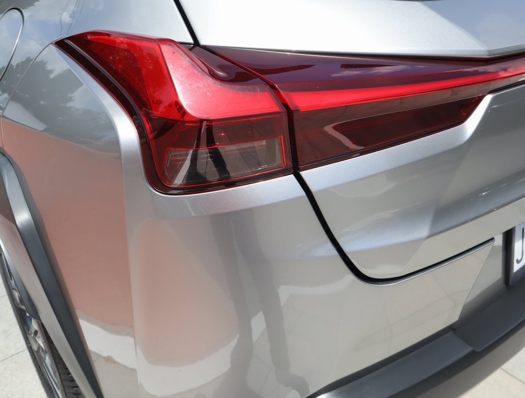 Thumbnail: 2020 Lexus UX - 18