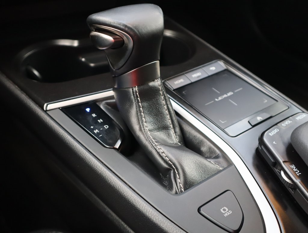 Thumbnail: 2020 Lexus UX - 20