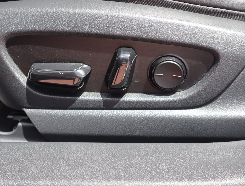 Thumbnail: 2020 Lexus UX - 23