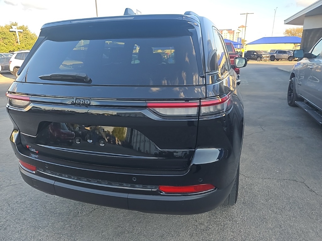 Used Car 2023 Jeep Grand Cherokee  Altitude For Sale Under $30,000 In San Marcos, Texas